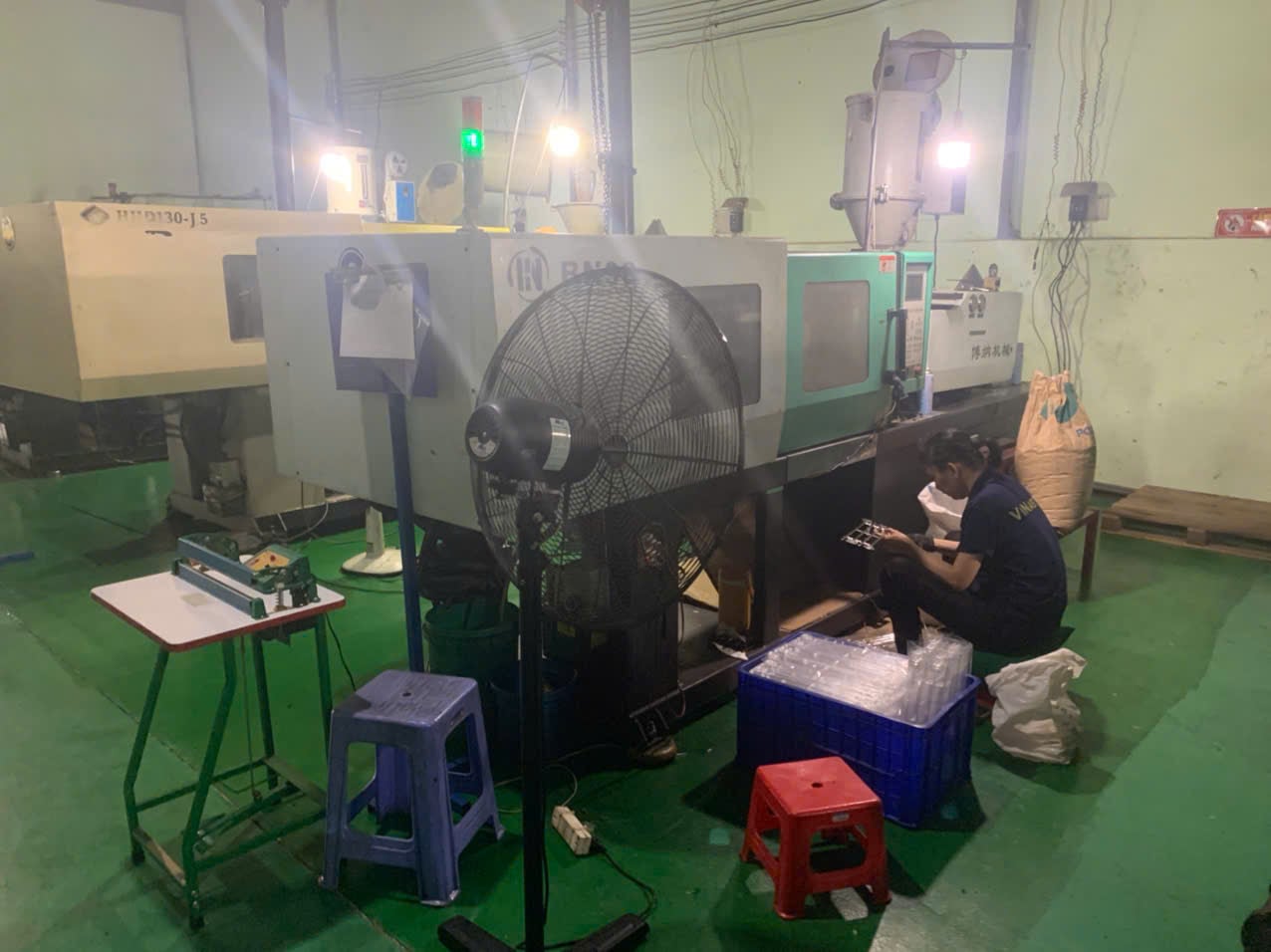 Injection molding machine 4